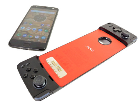 Moto GamePad adds a snap-on game controller to the Moto Z - CNET