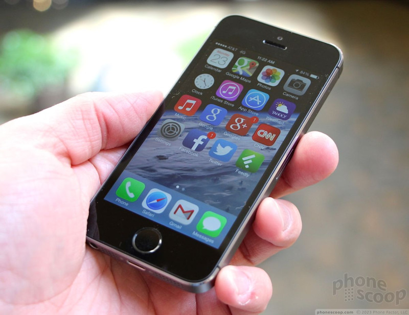 iPhone 5s Review: Apple's Latest Smartphone Goes For (And Gets) The Gold